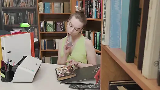 Cewek sekretaris nympho dihabisin sama bosnya sendiri