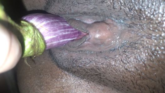 Masturbação com brinjal🍆?  Menina marrom fodida #Tharushibrowngirl