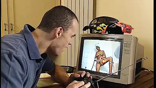 Cewek hot rambut pirang dengan toket besar ini dientot habis-habisan sampai meringis keenakan!