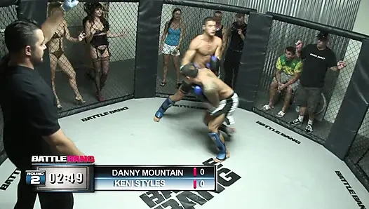 Глубоко выеченная пизда сочной юной пизды выглядит миниатюрной, полной спермы