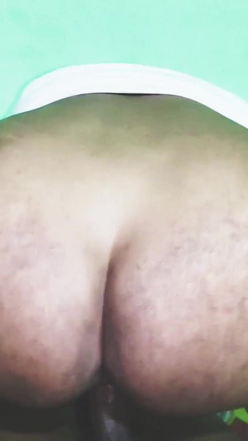 Isteri India panas dikongkek kawan baik suaminya – seks hindi | Klip 1