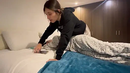 Ich reibe meine nasse und heiße Muschi über die Muschi meines Ex