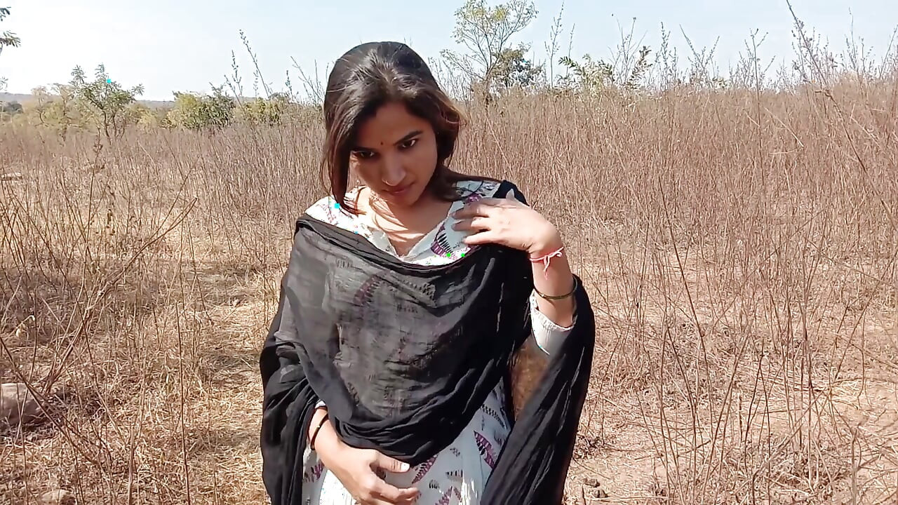 Beautiful Real Indian Kamini Bhabhi Getting Naked in Jungle