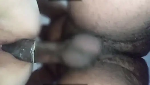 Секс с нимфоманкой-женой на большом черном члене в любительском видео