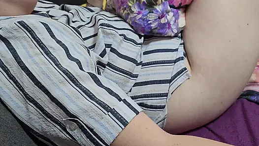 Azgın çiftin karşılıklı mastürbasyonu karısının amına boşalmayla bitiyor