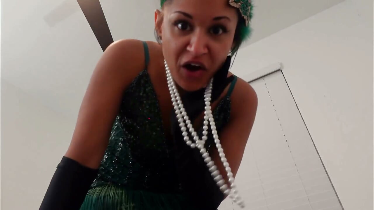 Calissa 1920s Giantess