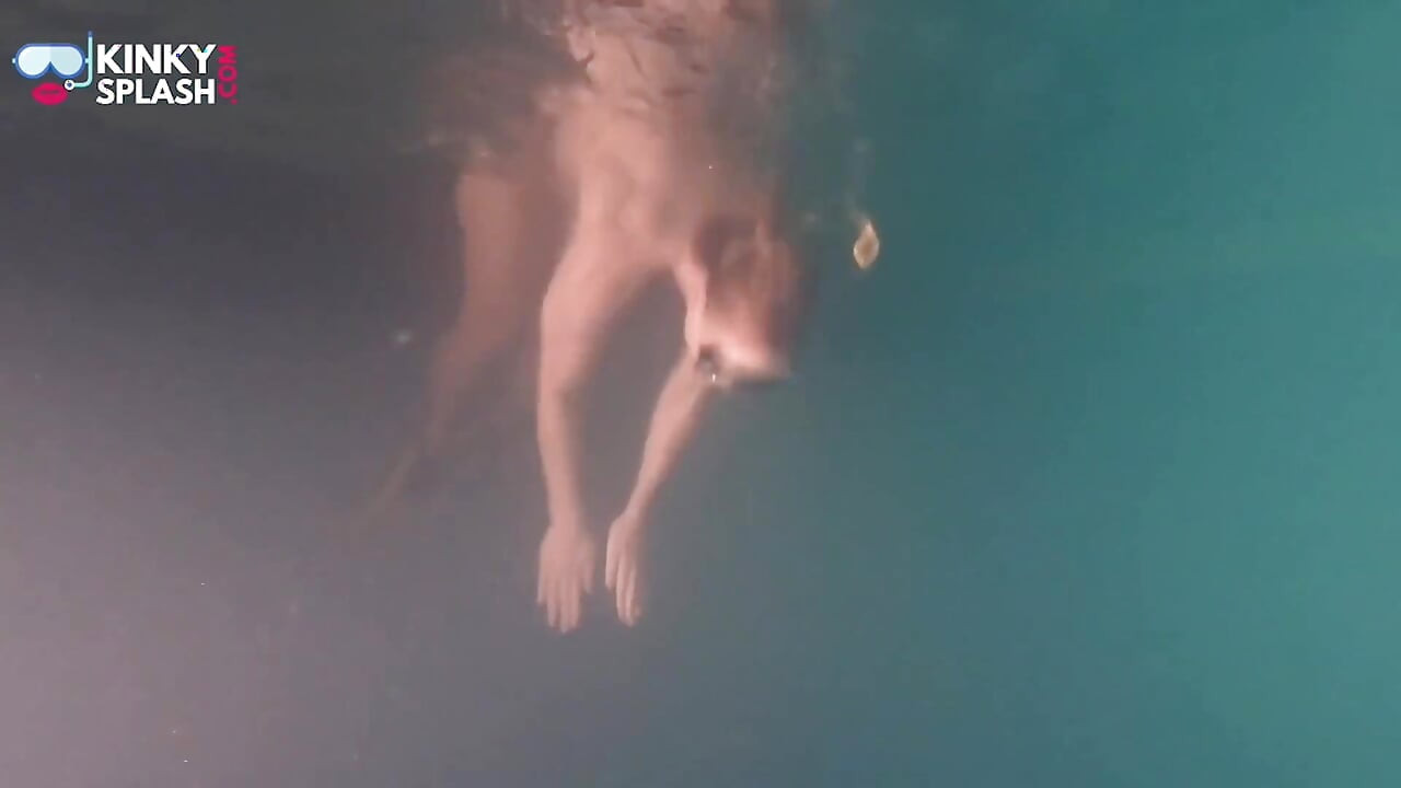 เล่นเปลือยโป๊สาวร่านตอนกลางคืนใต้น้ํา