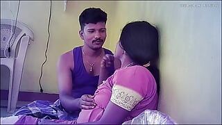 Indische dorfhaus-ehefrau heiße lippen küssen arsch housband