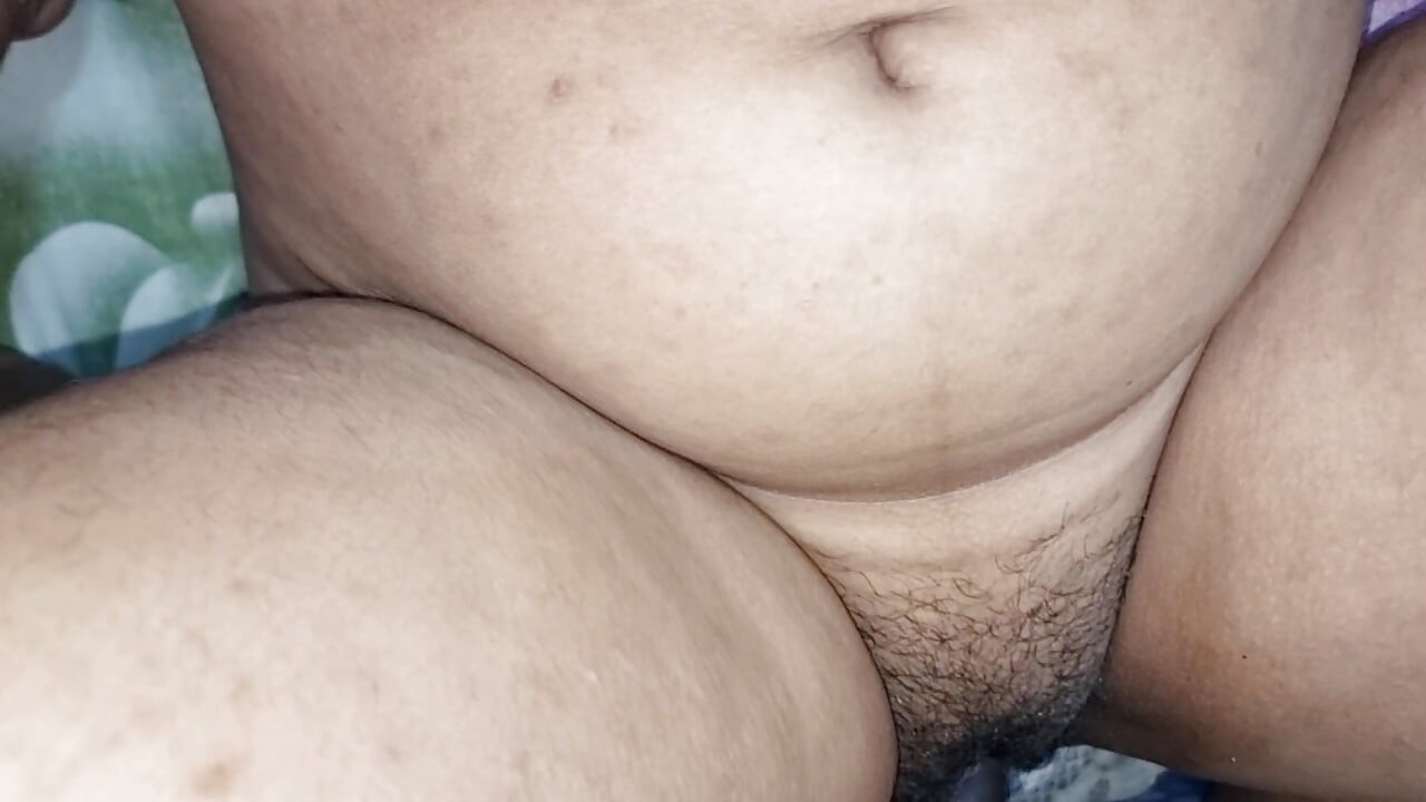 Chupar meu pau muito suavemente e sentar no meu pau