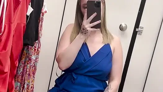 Risky Vibrator Play in Changing Room