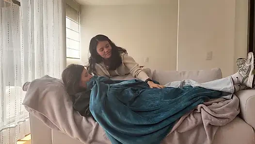 Istri saya ingat cara melakukan seks lesbian romantis