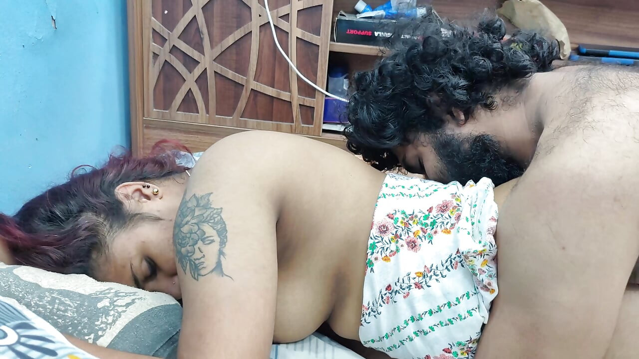 Peitos chupam com beijo anal
