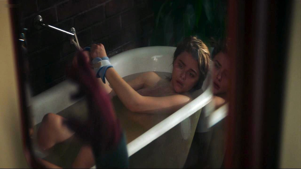 Chloe gres moretz, ht end nyood, kavar in bath
