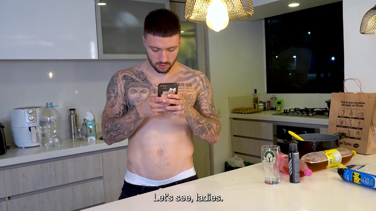 18 岁的哥伦比亚继妹趁父母不在的时候操她姐夫的绿帽奴！Naty delgado和rauls Bud