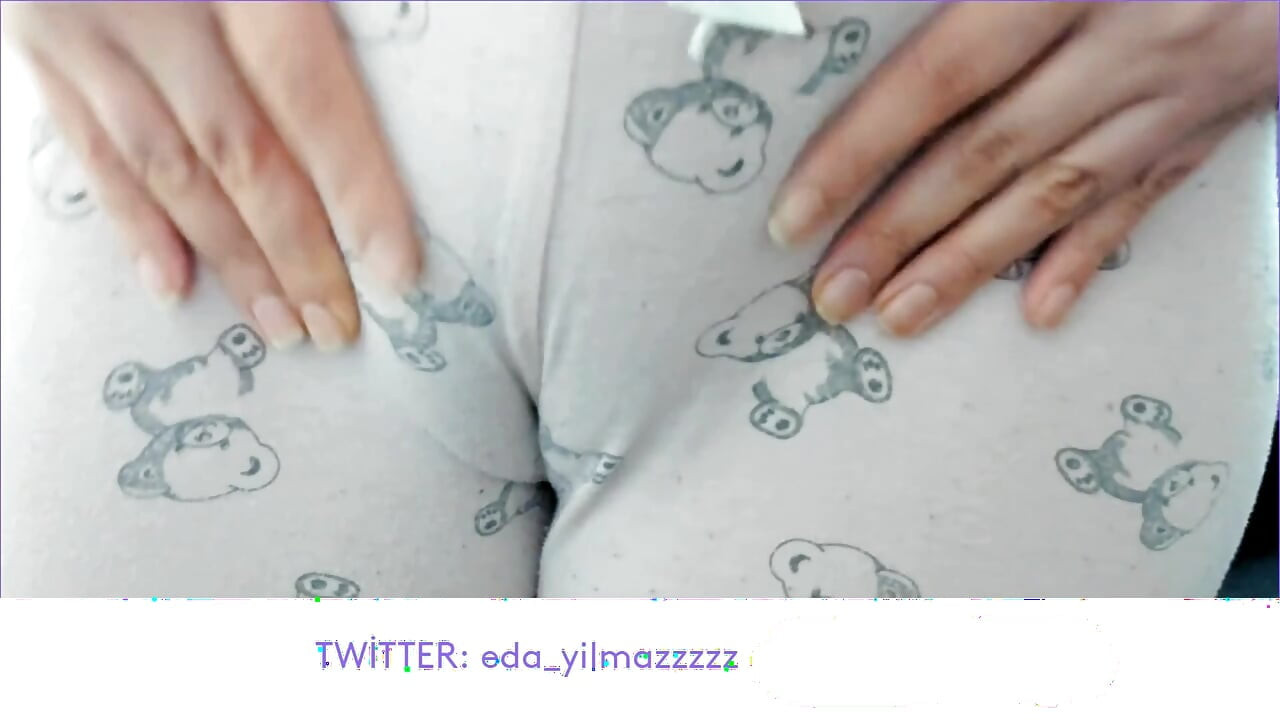 CAMELTOE- MASTURBATE WITH PAJAMA- RUBBING PUSSY WITH PAJAMA