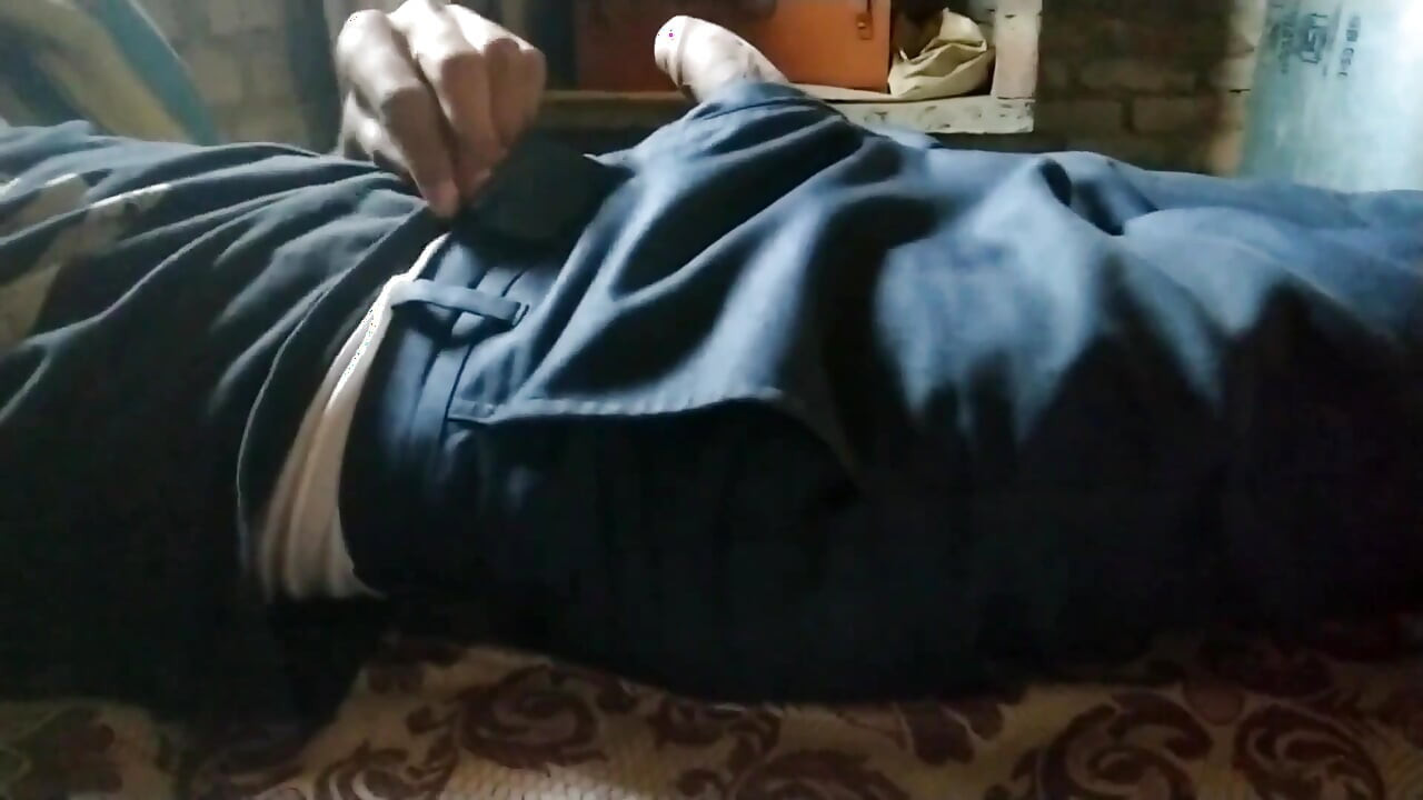 Kontol besar India desi handjob di tempat tidur