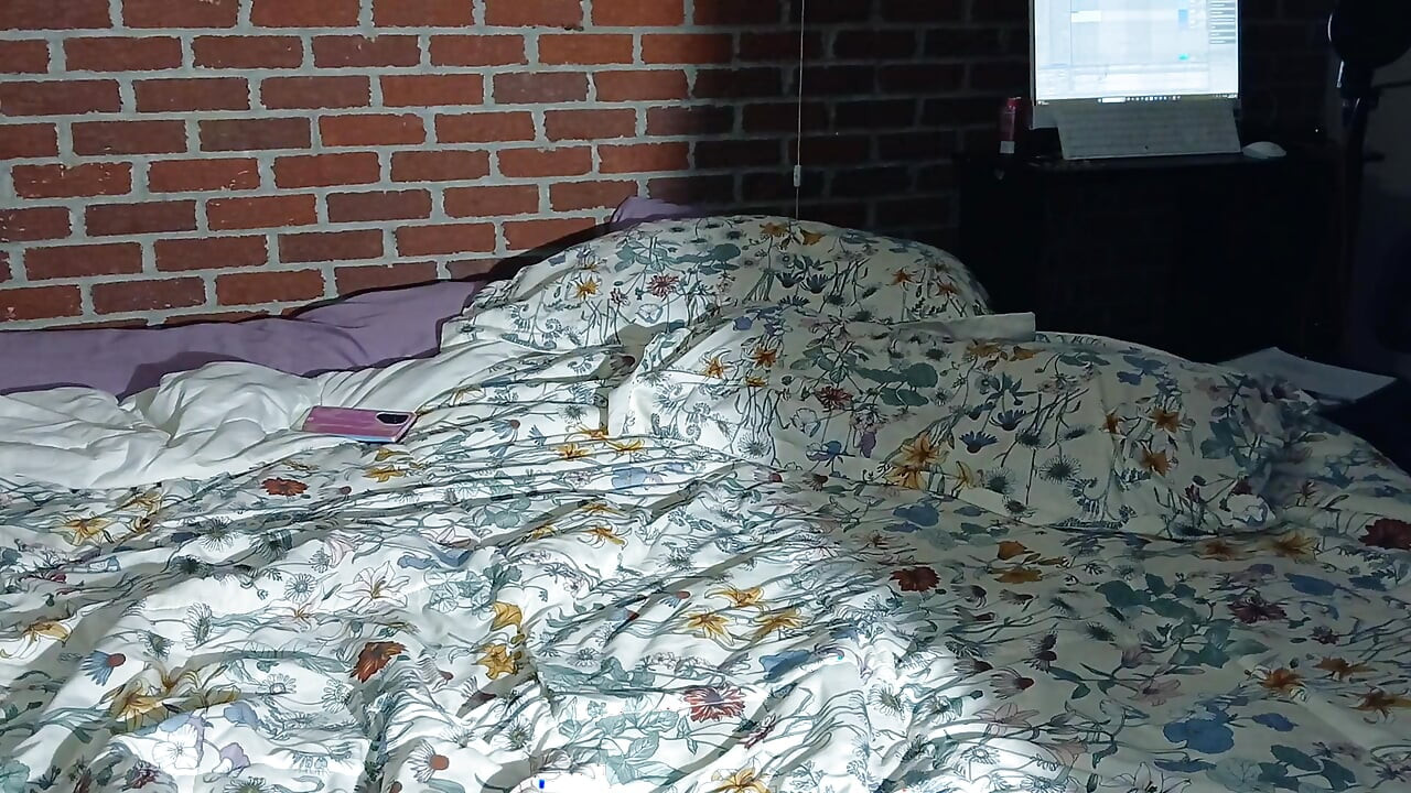 妻子騎著大雞巴，那肥屁股，BBC為白貓咪