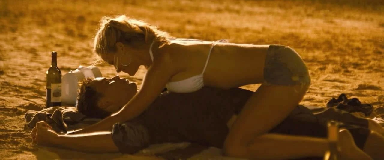 Brooklyn Decker Kiss In Romantic Scene on ScandalPlanetCom