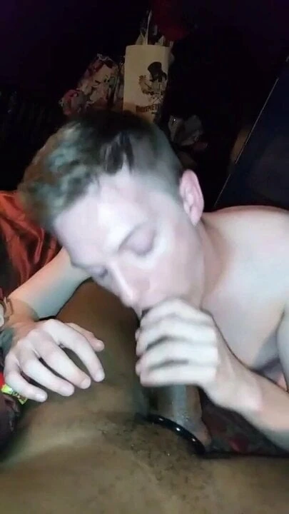 Twink quan tâm đến thịt của cha da đen