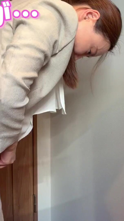 My wife, who is a hobby of SM training, takes her to a rented conference room and has sex, and at the end, she cums inside in the back | Clip 1