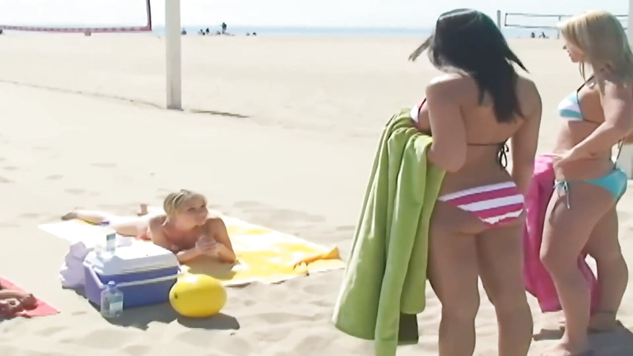 Lesbian Foursome Vibrator Play with Toys