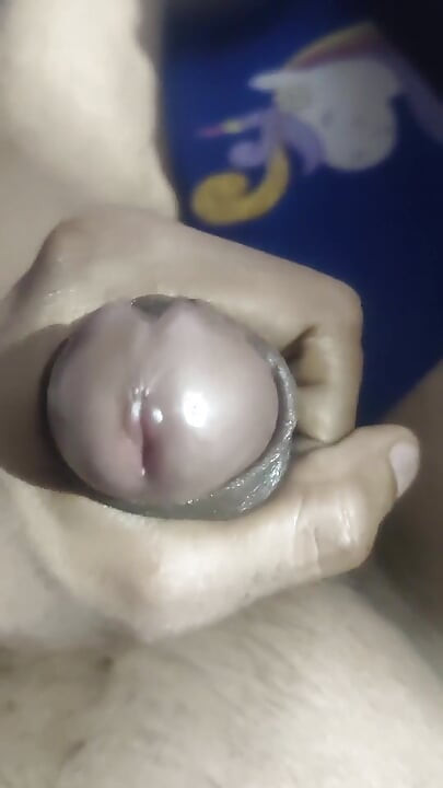 El líquido de mis jóvenes salió de mi pene