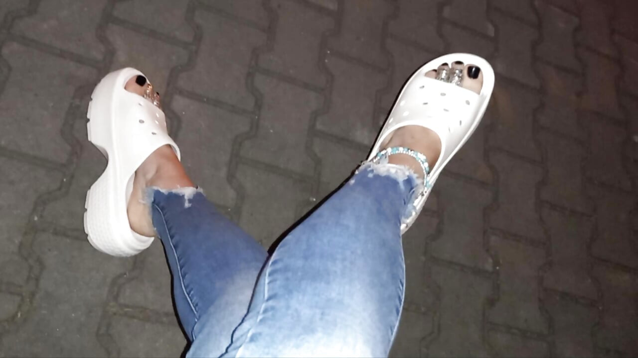 I wear tight jeans and show my pretty feet