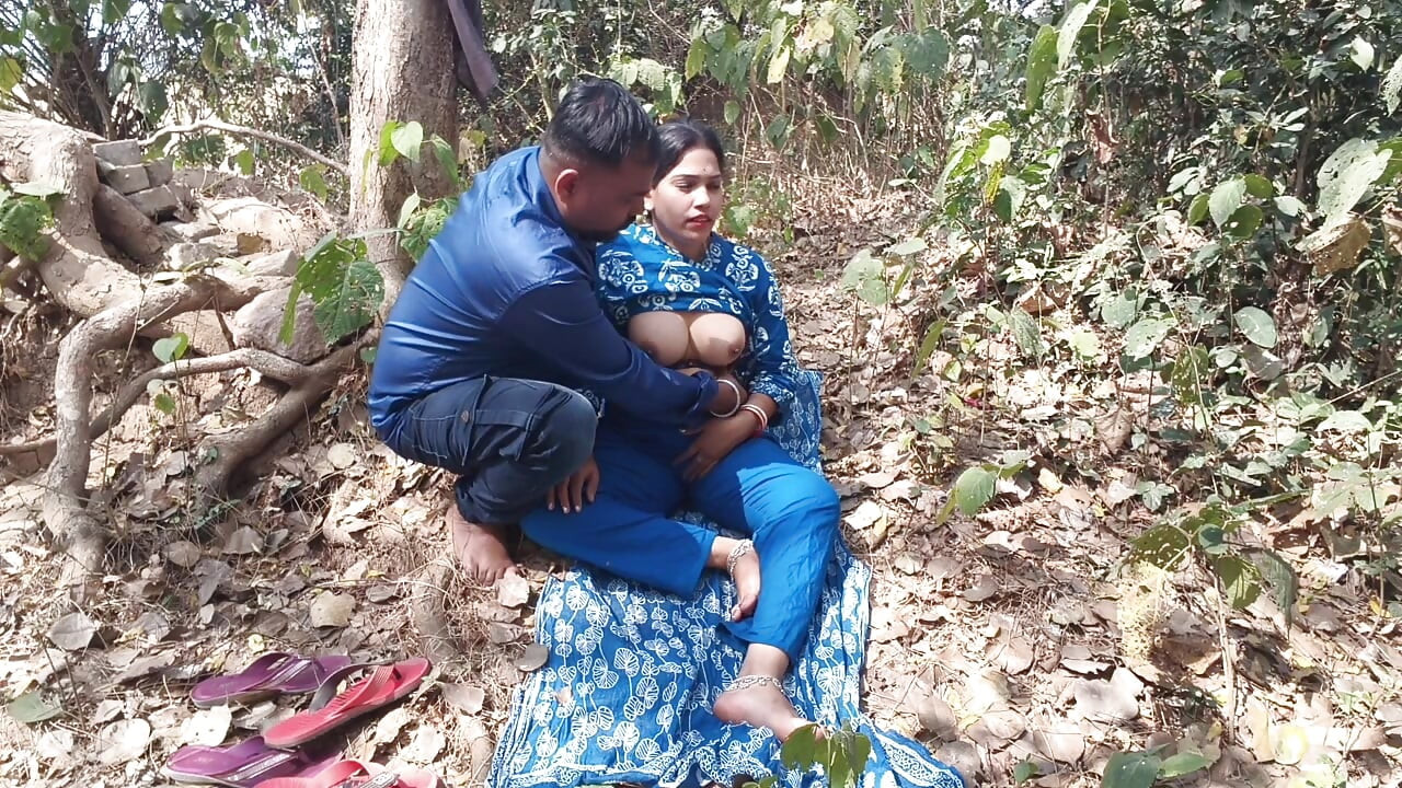 قرية هندية فيديو جنسي، فتاة هندية تضغط على الكبيرة من قبل أخوها غير الشقيق في قرية خارجية