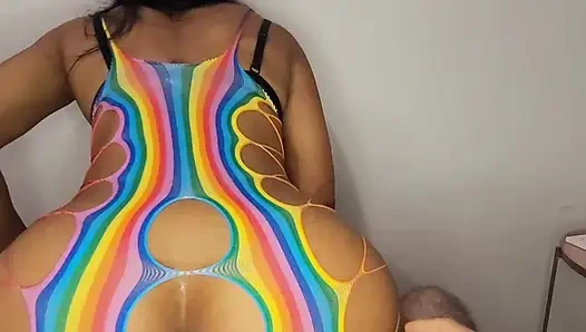 Bu sevimli Asyalı sürtük için ilk anal.