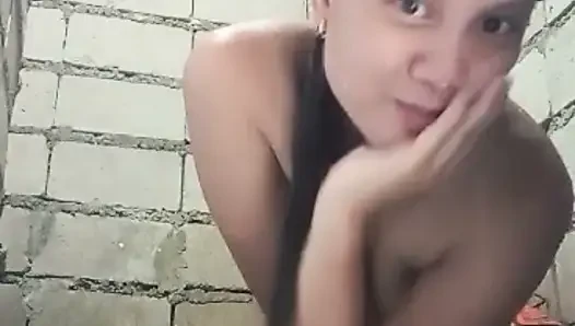 sendirian dan horny sekarang