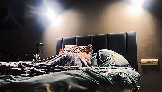 Kamera merekam bagaimana istri selingkuh dari kekasihnya, mengisap kontolnya