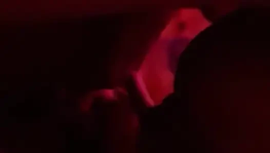 Ich lutsche seinen schwanz, während er meine sexy zehen leckt