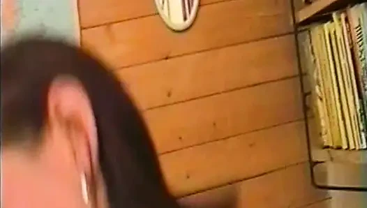 Yaramaz Kızlar Yarak Emiyor Ve Sert Sikişiyor