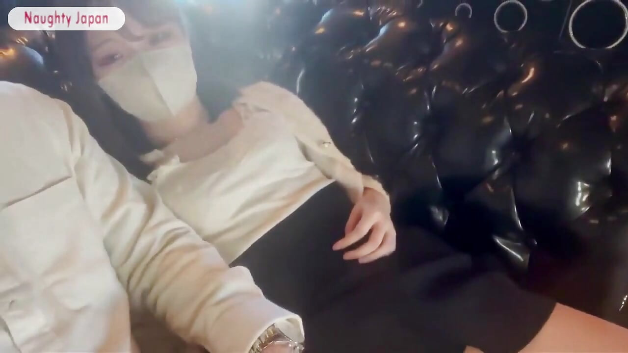 Polední hotel POV s neodolatelně roztomilou férovou holkou v dlouhých botách končící creampie
