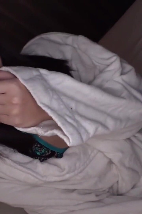 Călărire palpitantă cu cupă F cu o frumusețe iubitoare de spermă pe un getaway sălbatic expus, partea 4