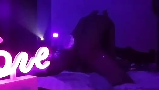 Bahkan Donald ingin mendapatkan tangannya pada wanita kaya dan lezat ini