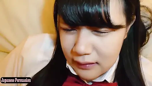 Si cantik langsing yang tampak asli dan sangat sensitif meninggalkan kesan pribadi yang tak terlupakan
