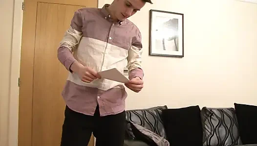 Ağzı açık esmer sikiliyor