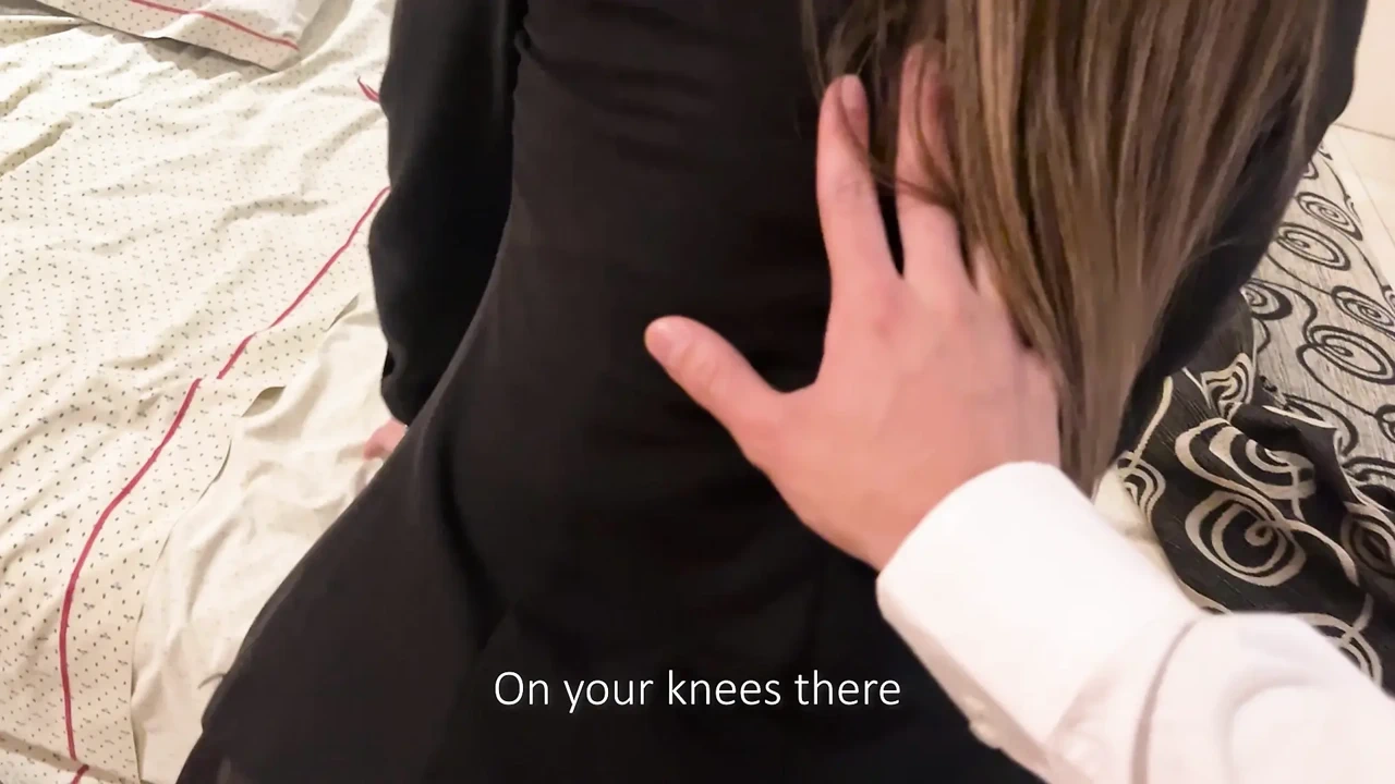 在互联网上吮吸最好的屁股和阴户，我在她嘴里射精