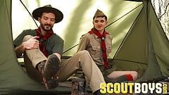 ScoutBoys, un chef scout pervers baise brutalement un scout bien lisse