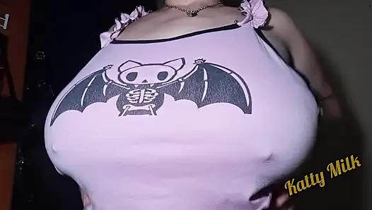 Willst du mit meiner riesigen natürlichen Titten-Katty-Milch spielen?