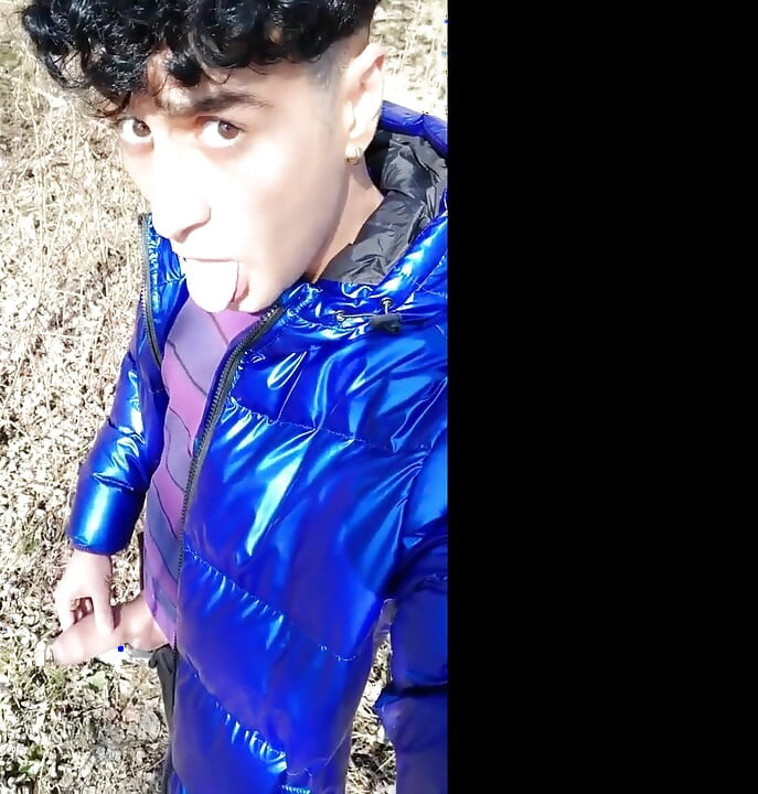 Precum play, gozada na própria mão e comendo porra própria