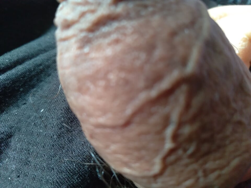 gej čovek i njegov veoma uzbuđen kurac