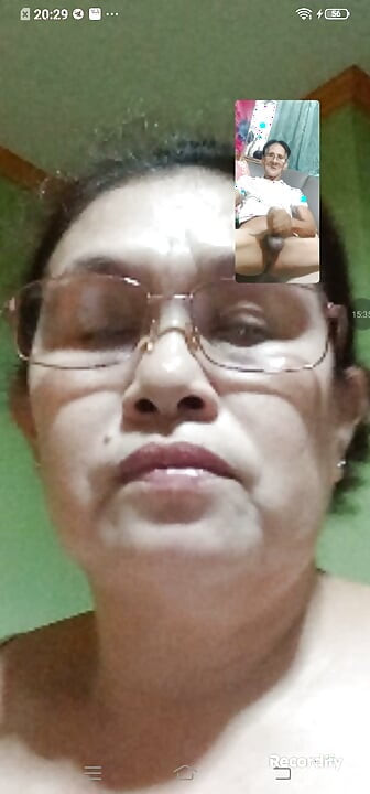 Ella da lo que quiere de nosotros .más feliz