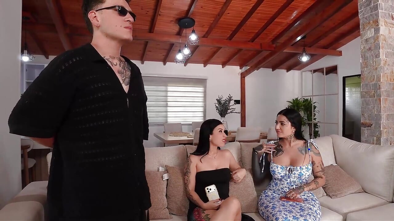 Threesome with My Friend's Vergon Guard - Larola