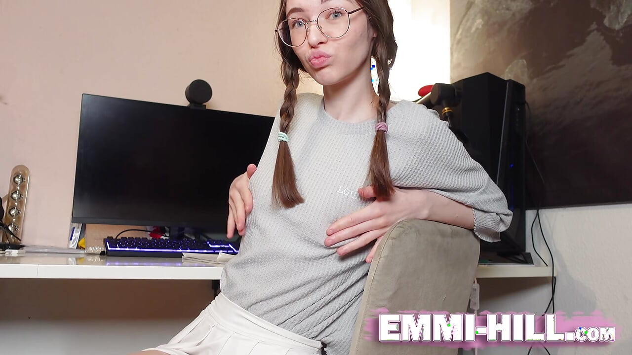 컴파일! 작은 젖탱이와 큰 음순을 가진 독일 마른 소녀