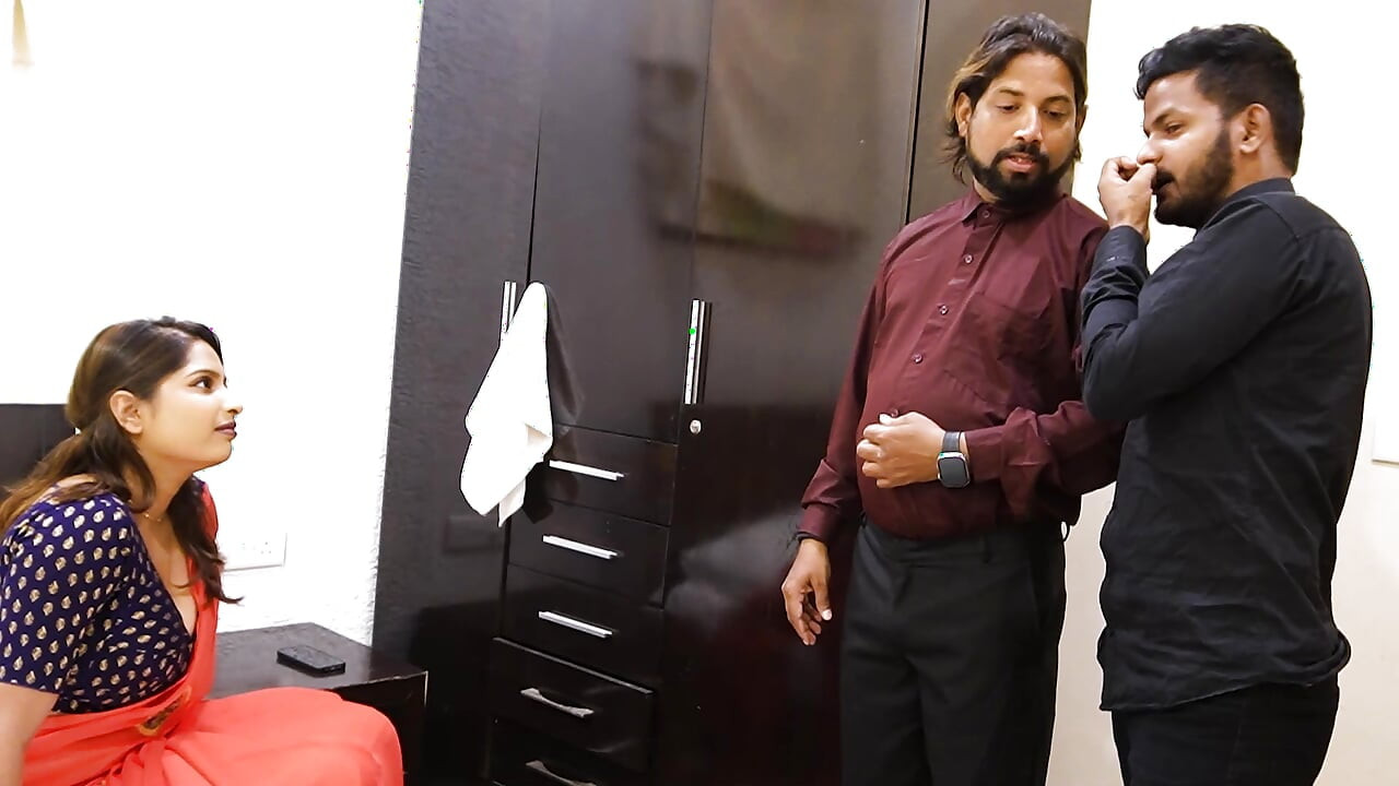 GADIS SEKSI DESI INDIA MENYETUBUHI MANAJER HOTELNYA DI KAMAR, THREESOME HARDCORE