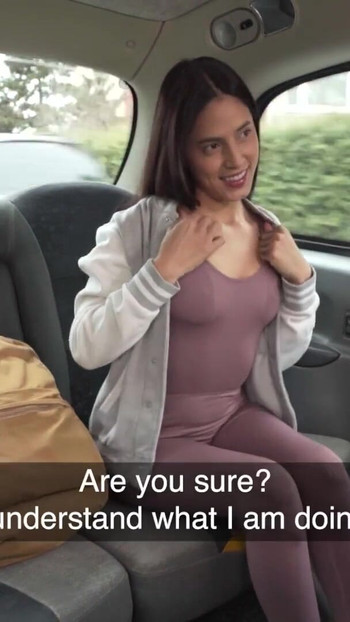 Viktigt ögonblick från "Fake Taxi - Fantastisk brunett med ULTRA FIT kropp knullar för rabatt"