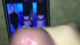 Сперма на горячих сексуальных ступнях Dakota Johnson