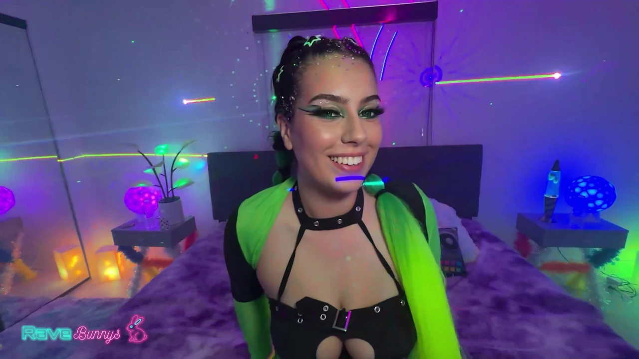 Brian, Dj's Neon Den'de lani nehirlerine iki büyük döl pompalıyor!